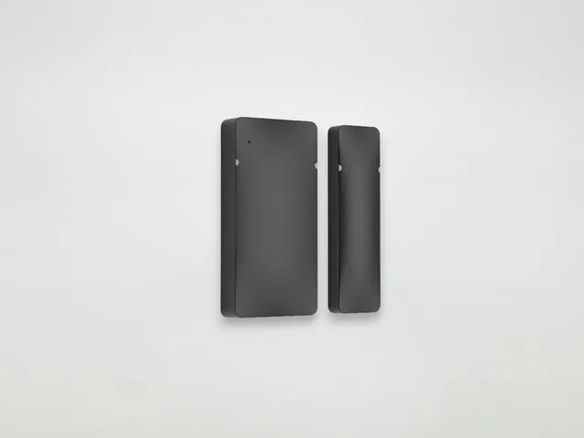 tedee-door-sensor-in-schwarz-intelligente-t-rstatus-erkennung image 1