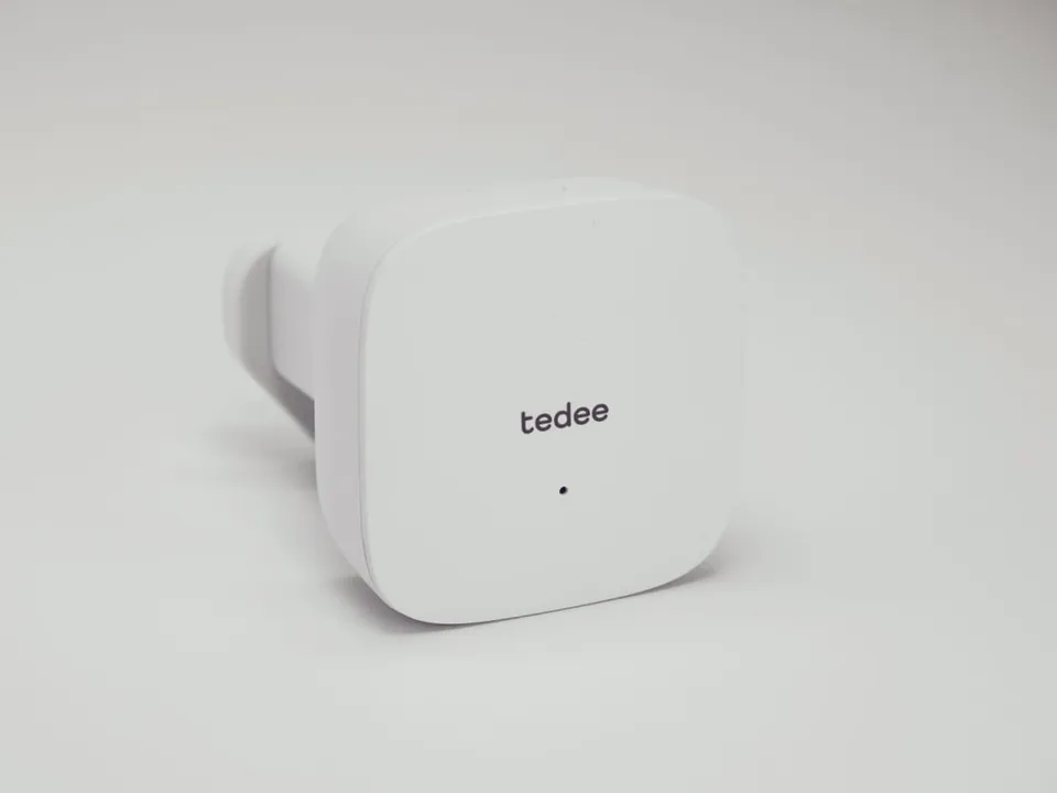 tedee-bridge-set-britisch-typ-g-wlan-bridge image 1