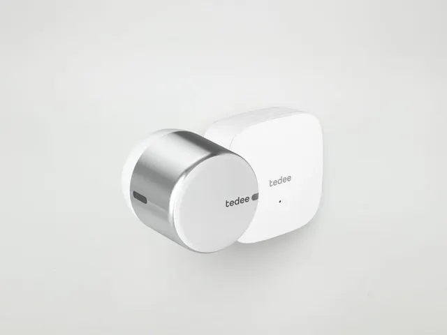 tedee-go2-smart-lock-mit-bridge-set image 1