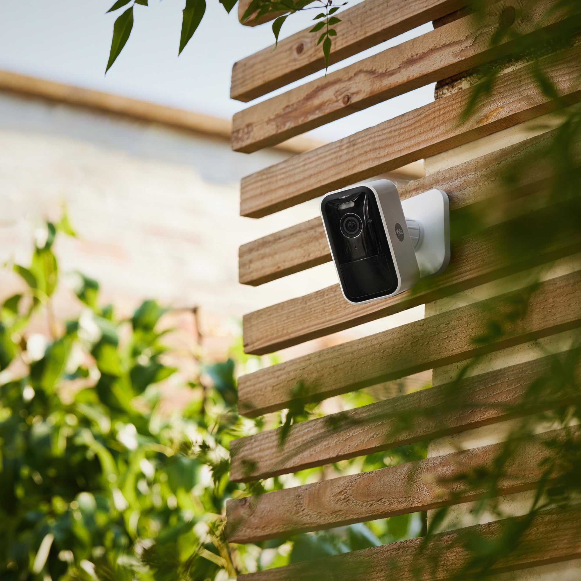 yale-smart-au-enkamera-full-hd-mit-scheinwerfer-und-zwei-wege-audio image 2