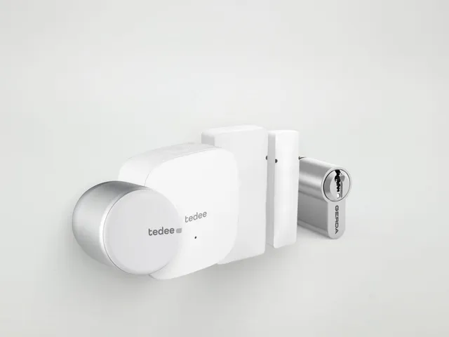 tedee-pro-bridge-bundle-mit-zylinder-und-t-rsensor-smart-lock-set image 1